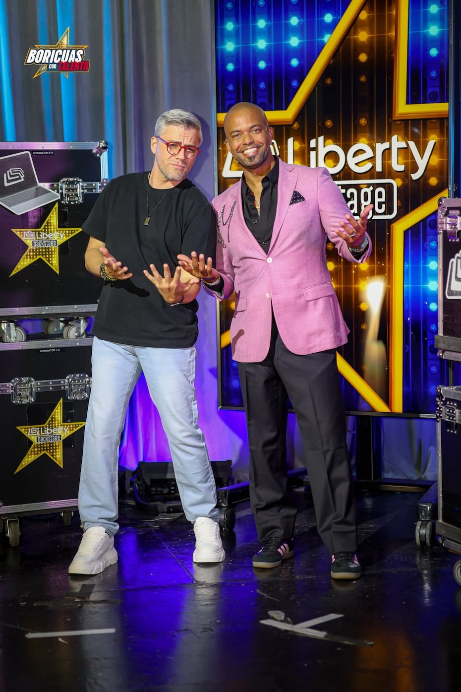 El espacio que se transmite de lunes a viernes de 8:00 p.m. a 9:00 p.m. por TeleOnce y cuenta con la animación de José "El Negro" Figueroa.