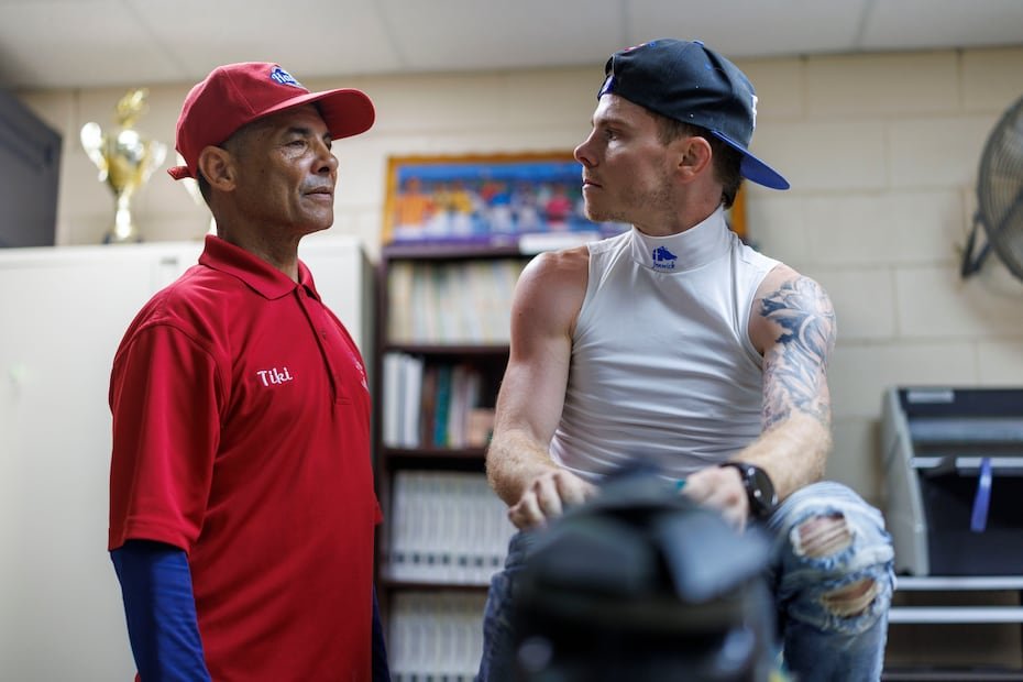 Atherton junto al instructor Carlos Hiram Márquez.
