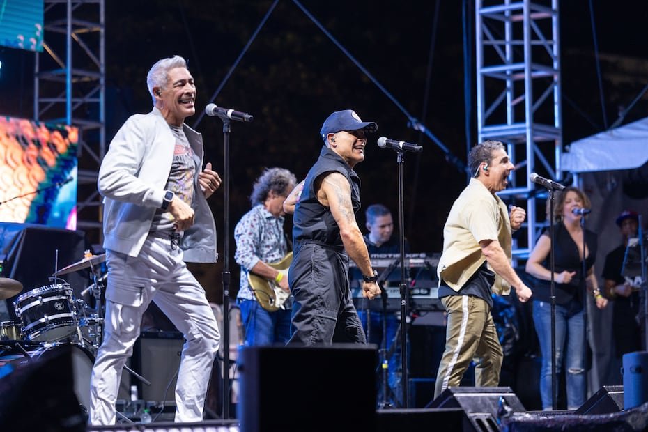 "Claridad", "Súbete a mi moto" y "A volar" fueron algunos de los temas que cantaron Johny Lozada, Miguel Cancel y Ricky Meléndez.