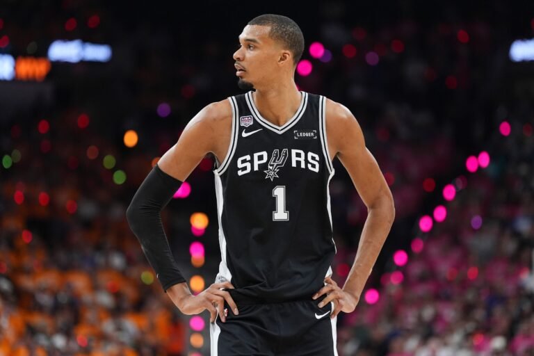 La NBA impuso prohibiciones permanentes a dos personas tras un incidente en las Finales.