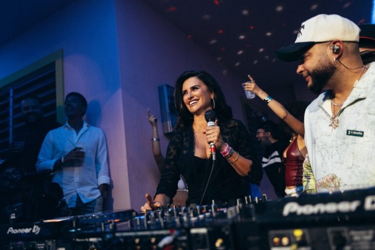 Penélope Cruz asistió nuevamente a la casita de Bad Bunny en Madrid, acompañada de su hermana.