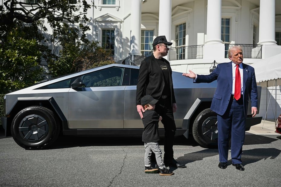 Luego del mensaje del presidente, las acciones de Tesla subieron aún más cuando Trump anunció en la Casa Blanca que él mismo había comprado un vehículo de la compañía.