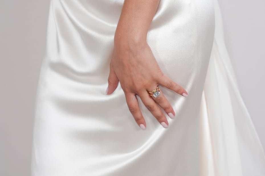 Law Roach, el reconocido estilista personal de Zendaya, había insinuado recientemente en otra alforma roja que la boda de la pareja feliz de Hollywood ya podría haber ocurrido