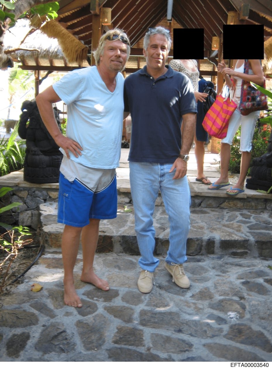 Jeffrey Epstein, a la derecha, con Richard Branson, un empresario multimillonario británico, popular por ser el propietario de las más de 360 empresas que forman Virgin Group.