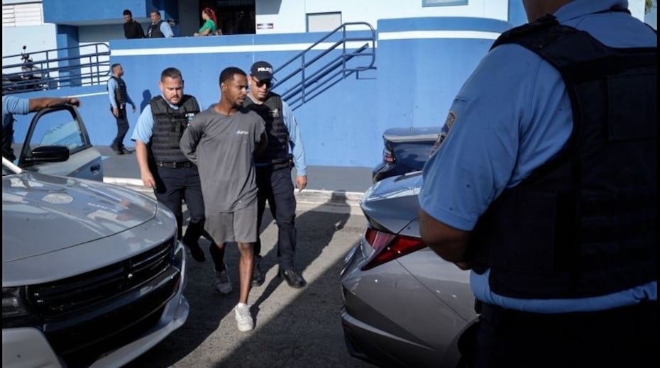 Así uno de los detenidos fue trasladado.