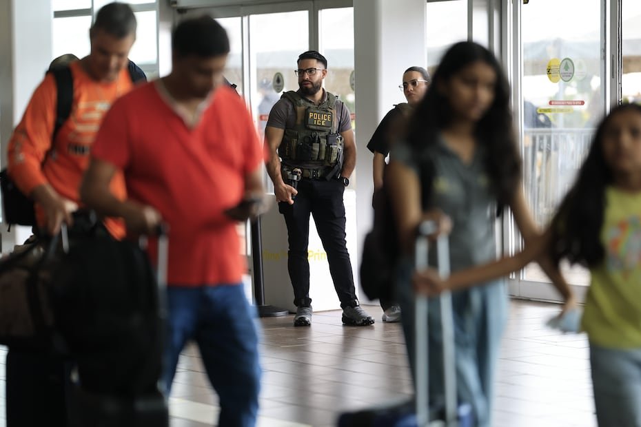 "No veo a un agente del ICE mirando una máquina de rayos X, porque no estamos capacitados para eso", dijo el zar de inmigración de la
Casa Blanca, Tom Homan, reportó The Associated Press.