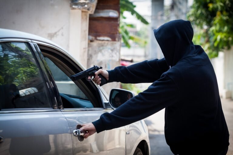Un intento de carjacking en Bayamón dejó a un conductor ileso tras ser atacado con disparos.