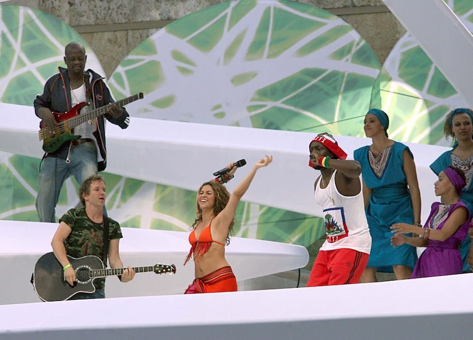 El tema se adaptó al Mundial y se hizo una adaptación: "Hips don't lie Bamboo version".