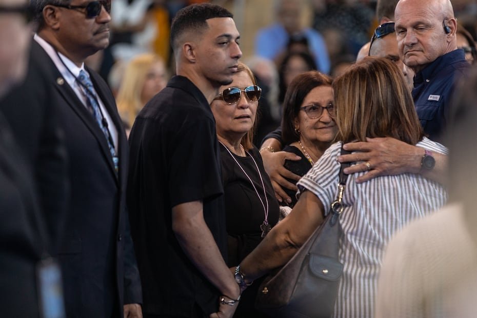 “Hoy estamos aquí en recordación de la vida del agente Eddie Santiago Renta. Creo que ninguno quisiera que estuviéramos aquí”, expresó la mandataria.