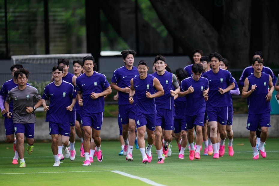 El equipo nacional de Corea del Sur se unió a la ola de zapatillas rosadas que ha cubierto los campos en los que se juega la Copa del Mundo FIFA 2026.
