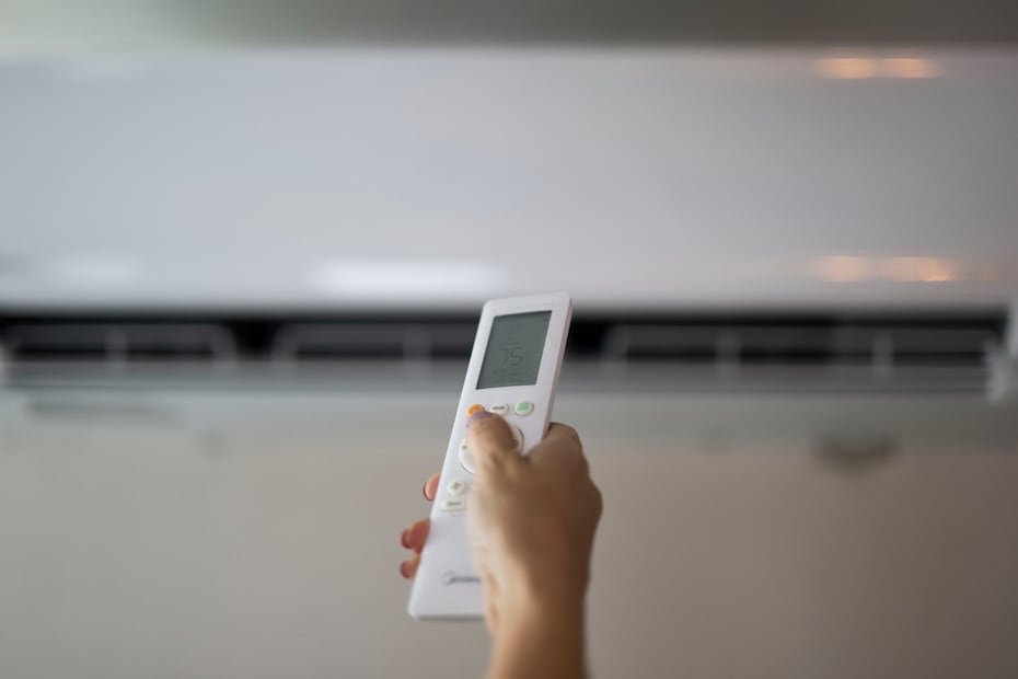 Poner el aire acondicionado en una temperatura muy baja.