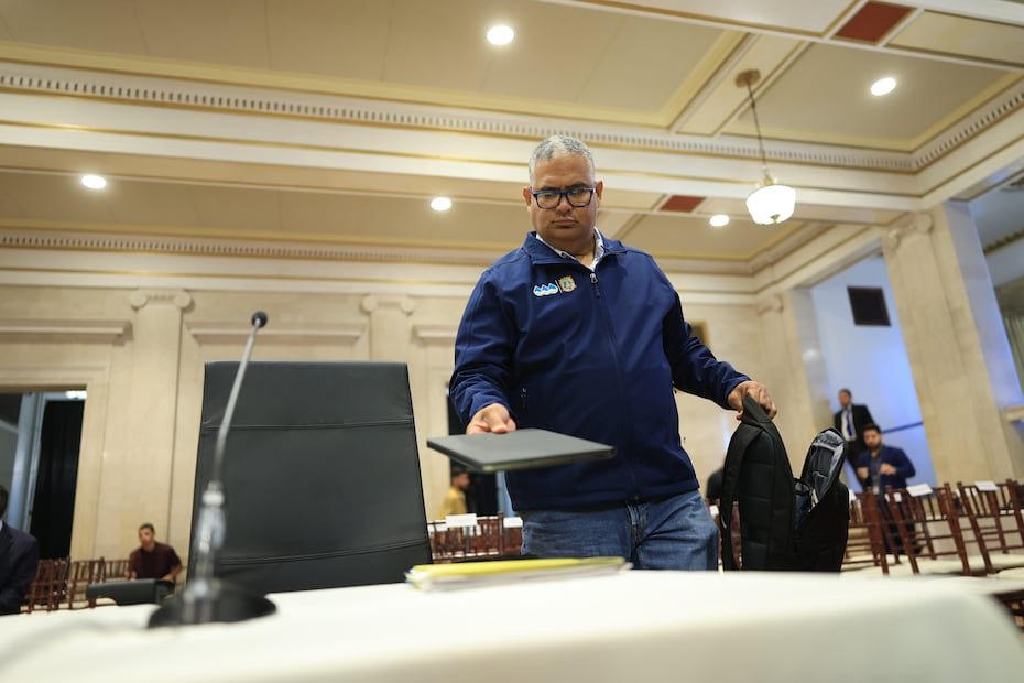 De igual manera, vecinos de comunidades afectadas en San Juan han exhortado a la ciudadanía a acudir a la vista para manifestarse contra la gerencia de la AAA y exigir la salida de González Delgado.