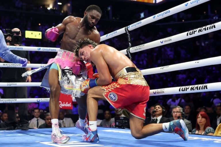 Xander Zayas derrota Ennis
