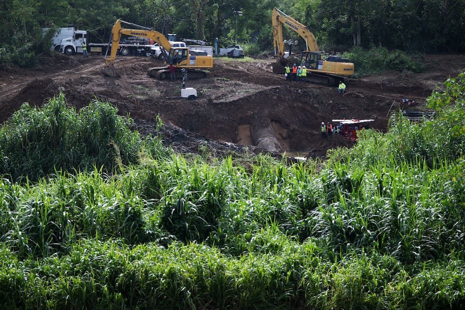La avería fue localizada con apoyo del Municipio de Bayamón, que proveyó equipo para facilitar la inspección en un área de difícil acceso.