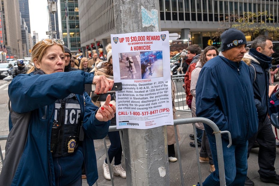 Las autoridades, entre estas la policía de Nueva York (NYPD), difundieron imágenes capturadas por cámaras de seguridad para dar con el asesino de Thompson.