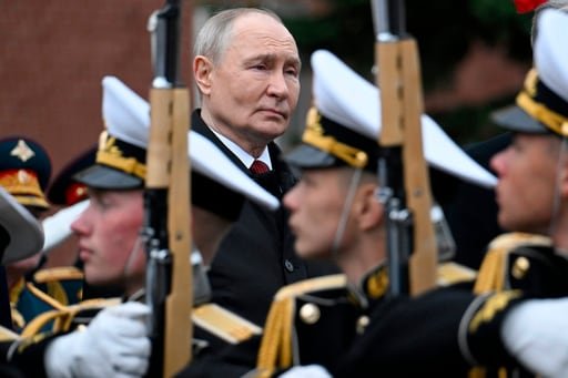 Putin confirmó contactos con Estados Unidos sobre una posible operación militar en Cuba.