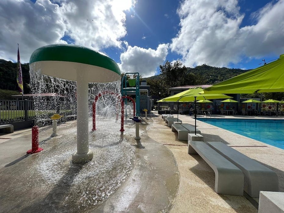El Parque Acuático Media Luna tiene una piscina semiolímpica, chorritos y una piscina para niños.