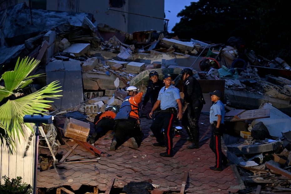El Servicio Geológico de Estados Unidos (USGS) precisó que el fenómeno tuvo una magnitud de 7,1 en la escala de Richter y ocurrió a 28 kilómetros al oeste de la comunidad de Morón, ciudad ubicada en la costa caribeña.