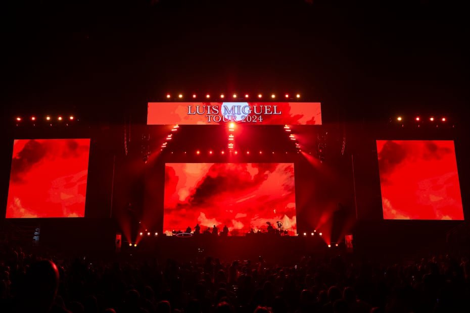 Uno de los primeros puntos altos de la noche llegó con la interpretación de temas como “Por debajo de la mesa” y “No sé tú”, que muchos de los presentes corearon junto al cantante.