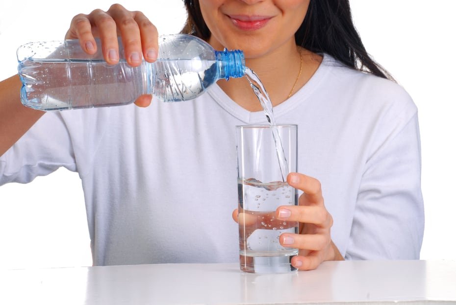 Beber agua solo cuando tienes sed.