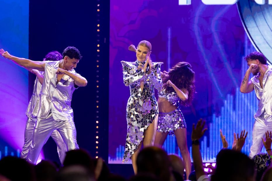 Además de ser premiada por su música, Olga Tañón acaparó la atención de la gala en el Coca-Cola Music Hall al subir a la tarima como una de las intérpretes musicales principales de la noche.