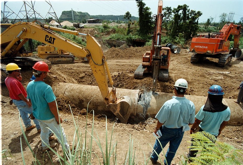 En 1999, la instalación de tuberías ya iba por el área de Bayamón. A este punto, se consideraba que la construcción estaba atrasada, pues inicialmente se informó que demoraría dos años.