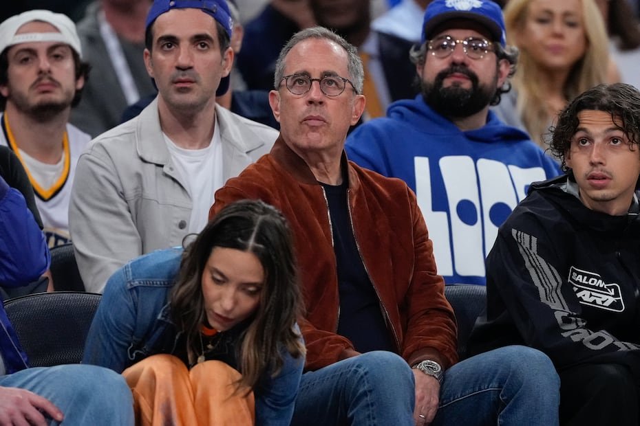 También acudió al cuarto juego Jerry Seinfeld -un habitual en los partidos de los Knicks desde hace años.