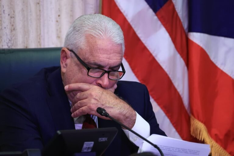 Rivera Schatz considera un error el veto de González a un instituto de inteligencia artificial.