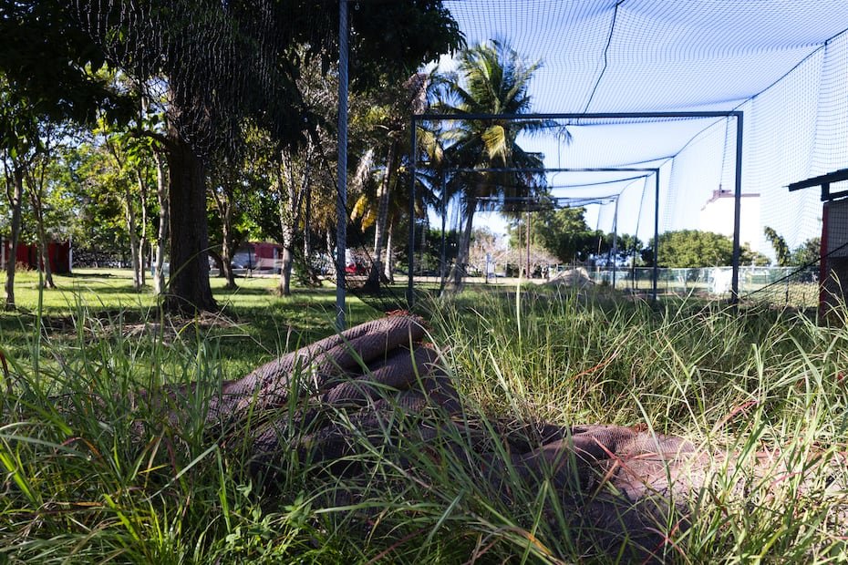 Las condiciones estructurales del complejo deportivo evidencian la falta de inversión sostenida.