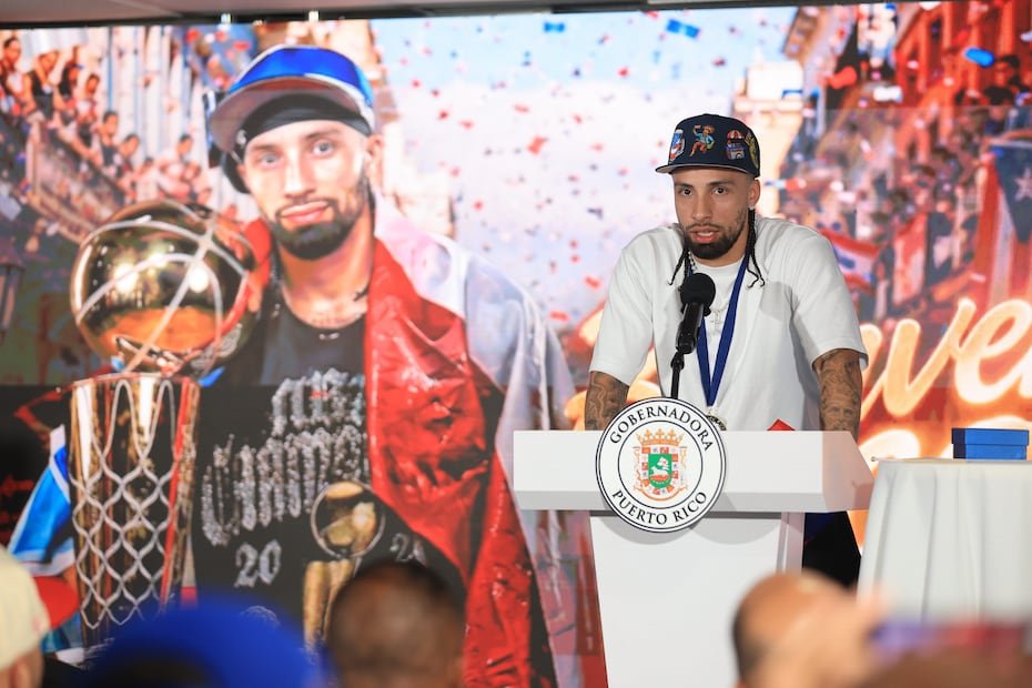 Durante la conferencia de prensa, el jugador reiteró su compromiso con Puerto Rico.