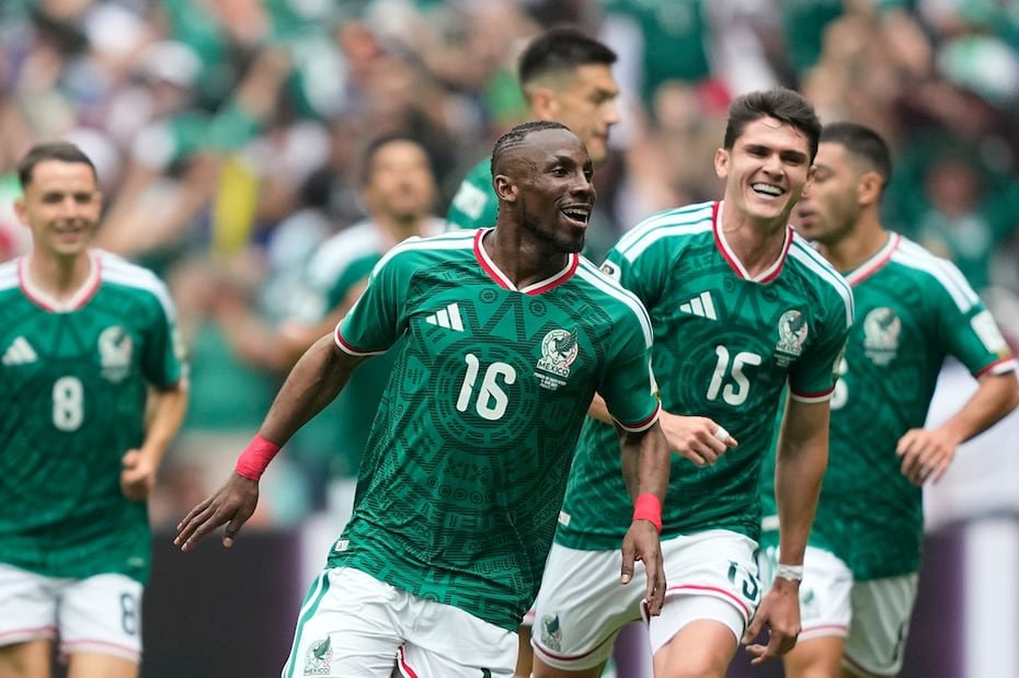 Julián Quiñones, de México, celebra tras anotar el primer gol de su selección durante el partido del Grupo A de la Copa Mundial de la FIFA entre México y Sudáfrica, disputado el jueves 11 de junio de 2026 en Ciudad de México.