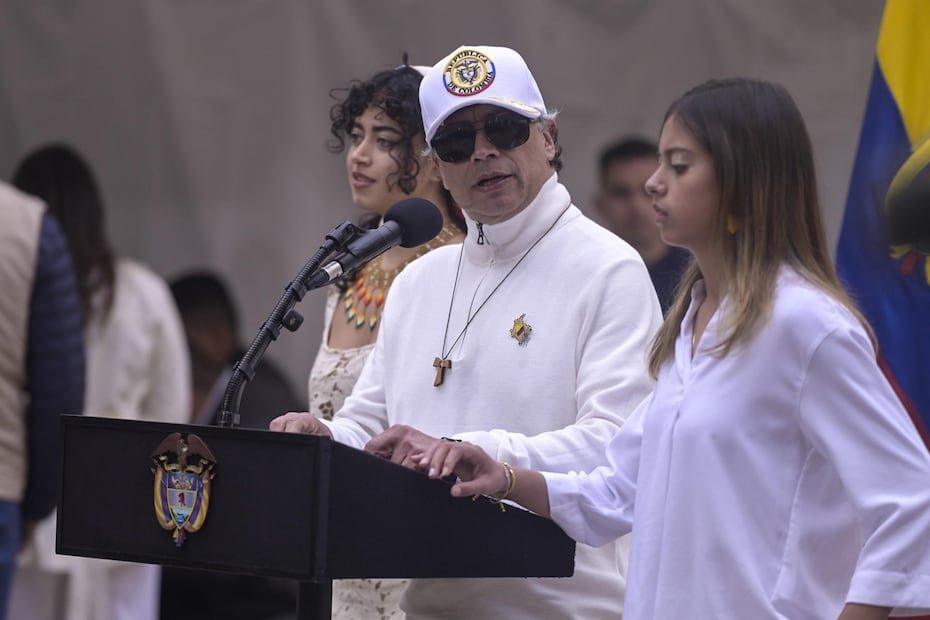 El ganador sucederá al presidente de Colombia, Gustavo Petro, quien se ve en esta foto hablando luego de votar en la segunda vuelta de las elecciones presidenciales este domingo.