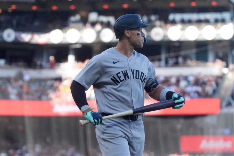 Aaron Judge se ausentará indefinidamente debido a una fractura por estrés en su costilla derecha.