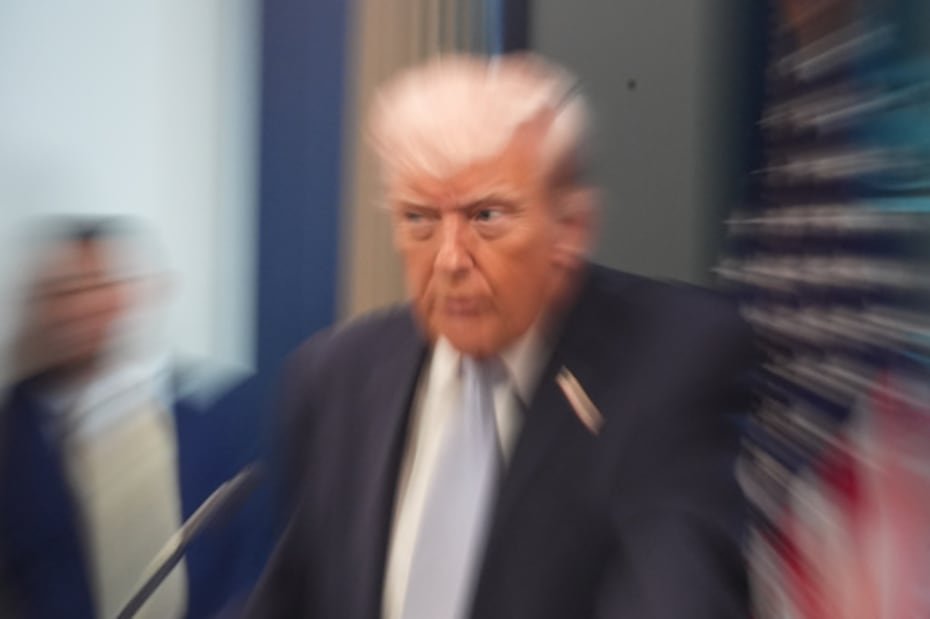 La amenaza de Trump fue tan general que no pareció tener en cuenta el daño a los civiles, lo que llevó a demócratas en el Congreso, a algunos funcionarios de Naciones Unidas y a eruditos de derecho militar a afirmar que ataques así violarían el derecho internacional.