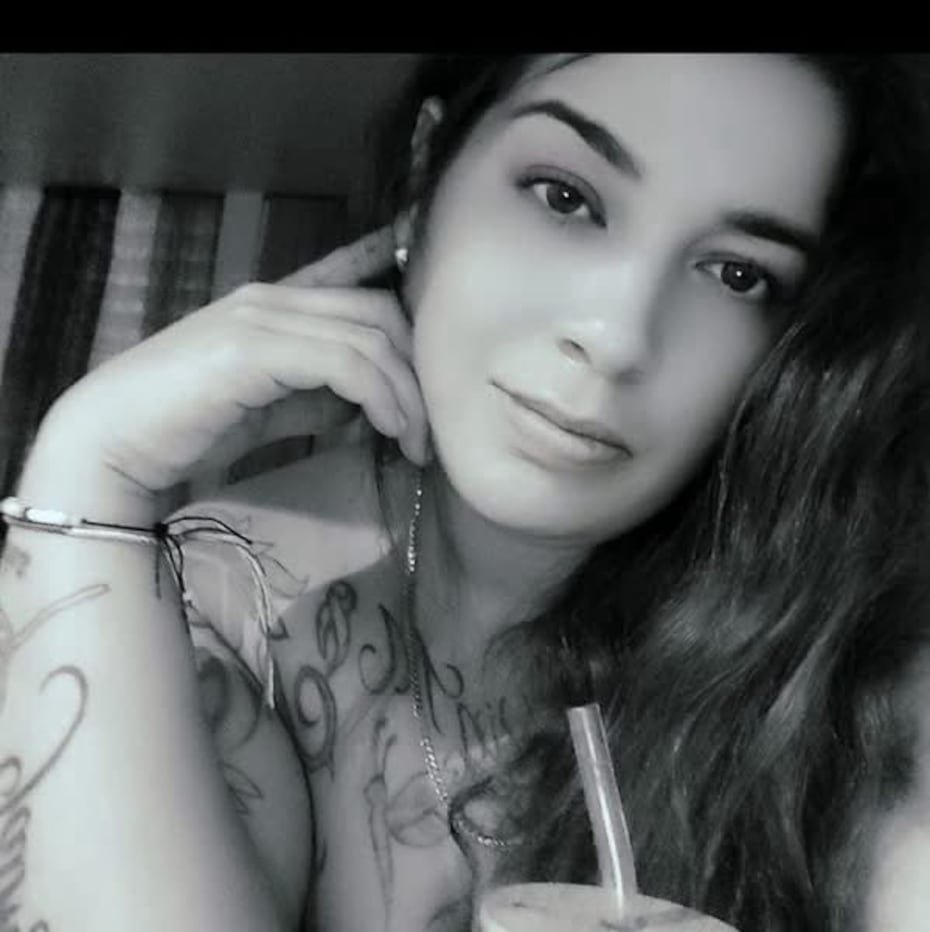Caroline Bou, de 34 años, fue asesinada el 6 de abril, frente a sus nueve hijos. Por su feminicidio, está acusado Alvin Miguel Torres Alvarado, que se presume la golpeó y apuñaló hasta su muerte.