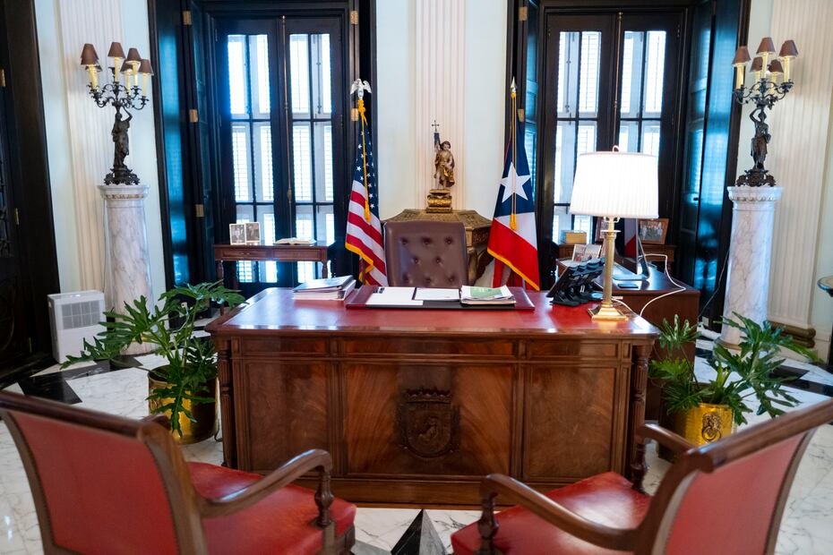 Salón del Trono. Es utilizado como despacho por los gobernadores y suele acoger reuniones con el equipo de confianza y otros invitados.