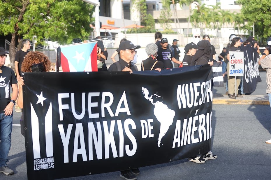 Asimismo, el colectivo señaló que la gobernadora Jenniffer González y el presidente del Senado, Thomas Rivera Schatz, “podrán tener mil pugnas que no llevan a nada, pero quien toma la decisión final en la isla es la Junta de Control Fiscal”.