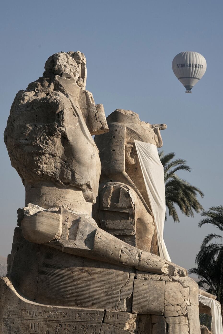 Los colosos son de gran importancia para Luxor, una ciudad conocida por sus antiguos templos y otras antigüedades.