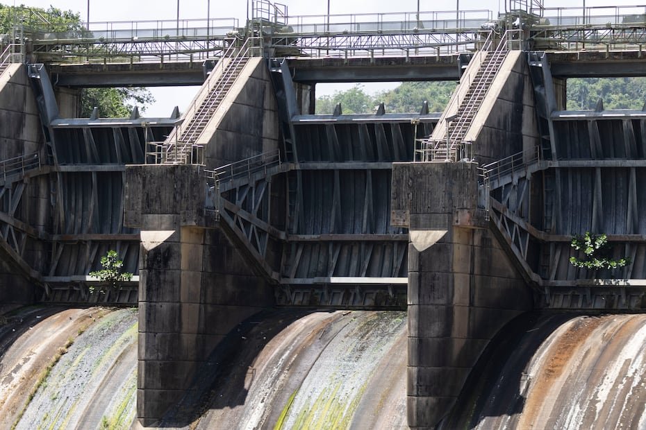 La represa se construyó, originalmente, para la generación hidroeléctrica.