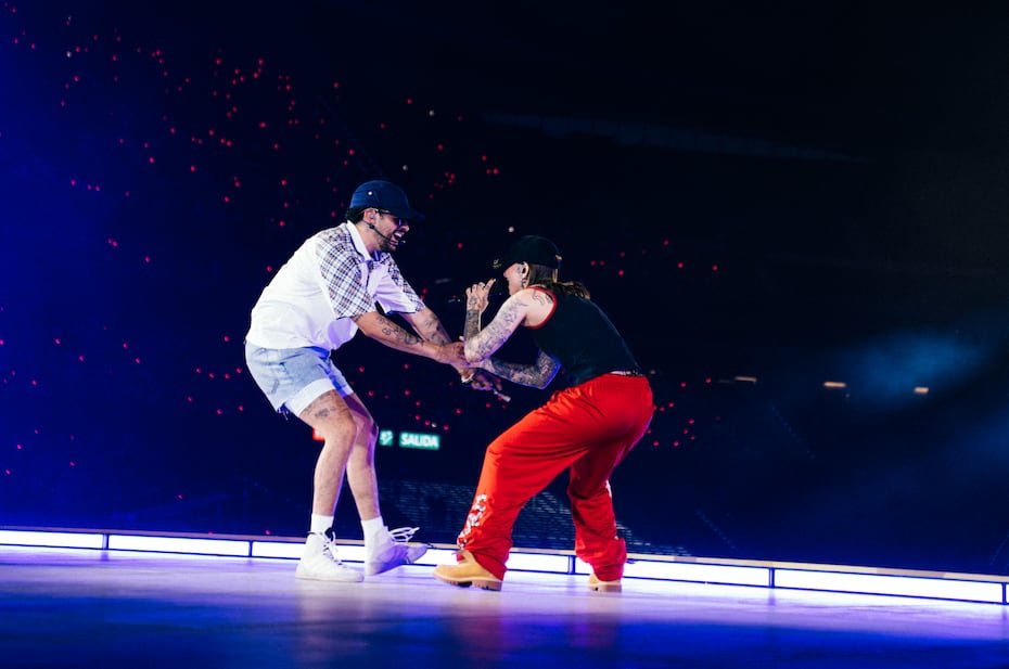 Young Miko (2 de junio). La puertorriqueña sorprendió en la tercera noche de conciertos con una interpretación de “FINA” junto a Bad Bunny, además de un breve repertorio que incluyó “BIAF <3”, “Chulo pt.2” y “WASSUP”.