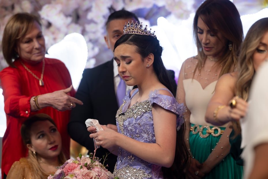 Antes de que le cantaran el tradicional “Cumpleaños”, la joven vivió el momento más emocionante del día. Su madre, Phaedra Michalzik, la sorprendió con un mensaje de voz cargado de amor y palabras de impulso.