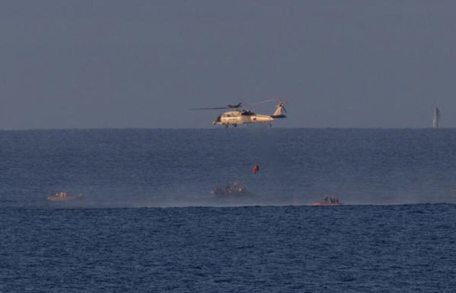Efectivos de las Fuerzas Armadas de Estados Unidos tuvieron a su cargo el operativo para recoger a los astronautas y recuperar la cápsula, una vez terminado el descenso.