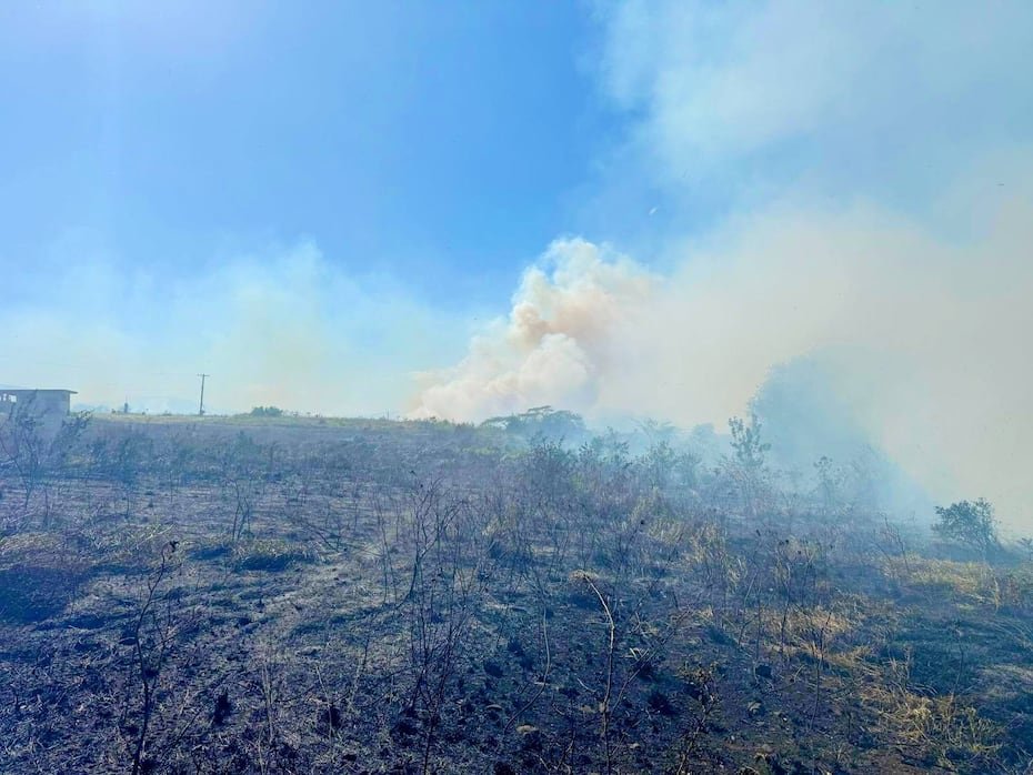 Según el Negociado de Bomberos de Puerto Rico, el fuego ya se encuentra controlado aunque hay mucho humo en la zona.