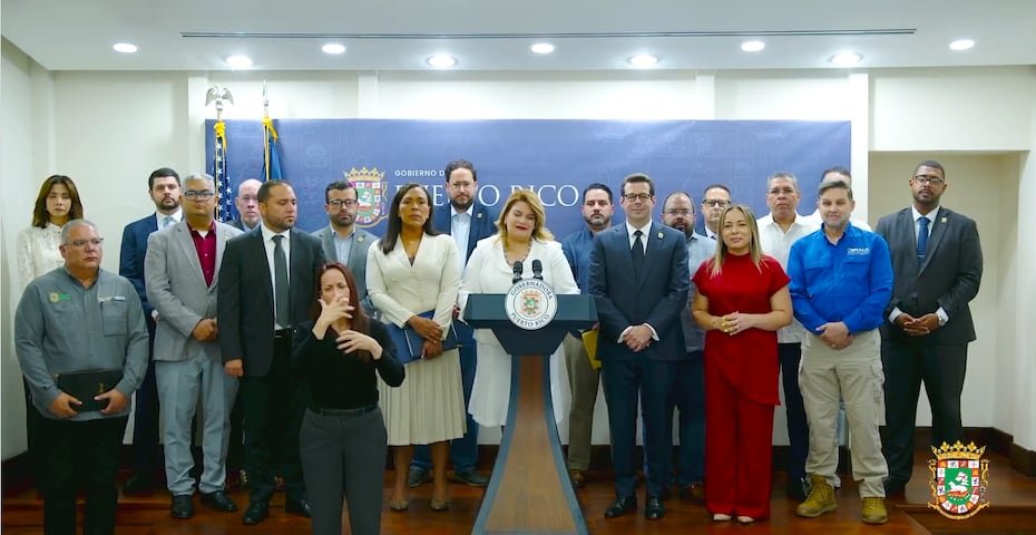 La gobernadora Jenniffer González confirmó, el 21 de julio de 2026, la salida de su administración del secretario de la Gobernación y director ejecutivo de la Autoridad de Asesoría Financiera y Agencia Fiscal (Aafaf), Francisco Domenech, y de la subsecretaria de la Gobernación, Itza García.