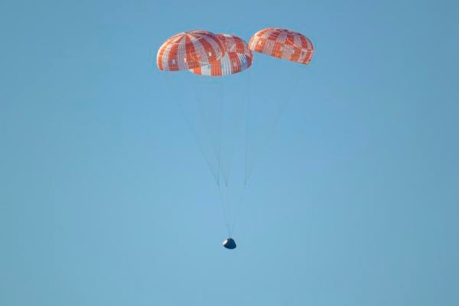 La NASA describió el descenso de la cápsula y su amarizaje como uno perfecto.