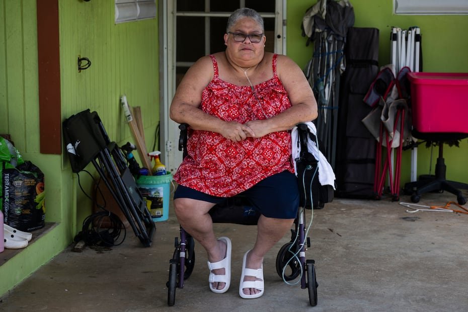 “A consecuencia del vertedero, tengo un asma severa, tengo alergias, tengo alergia en la piel, una sinusitis que no se me alivia y me ha cogido los oídos”, relató Sandra Asencio Rivera, de 53 años. FOTO POR: Carlos Rivera Giusti/GFR Media