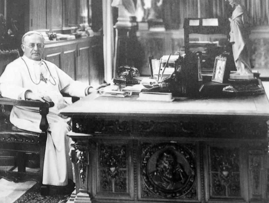 El papa Pío XI, cuyo nombre de pila es Ambrogio Damiano Achille Ratti, fue pontífice de la Iglesia católica desde 1922 hasta su fallecimiento en 1939 (Imagen por Ann Ronan Picture Library / Photo12 via AFP).