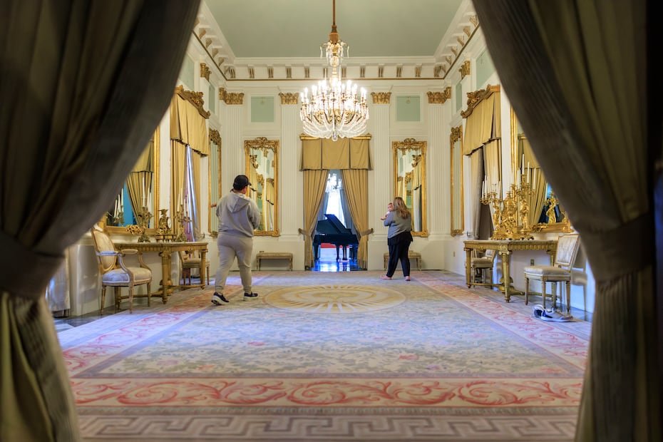 Salón de los Espejos. Suele ser muy utilizado por los gobernadores para conferencias de prensa.