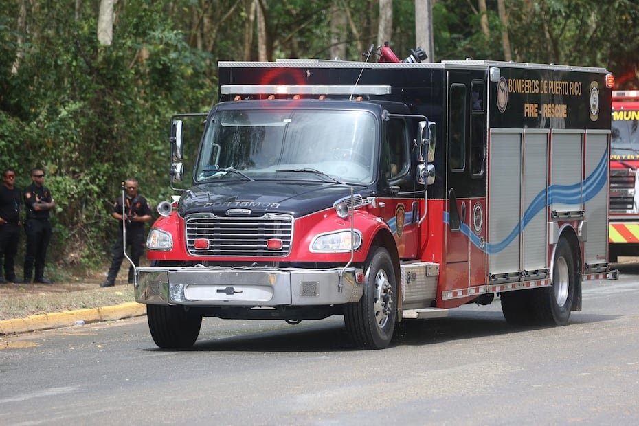 Se trata de uno de varios incendios forestales que las autoridades han estado observando en momentos en que se extienden las condiciones propicias para incendios, con tiempo seco y fuertes vientos.