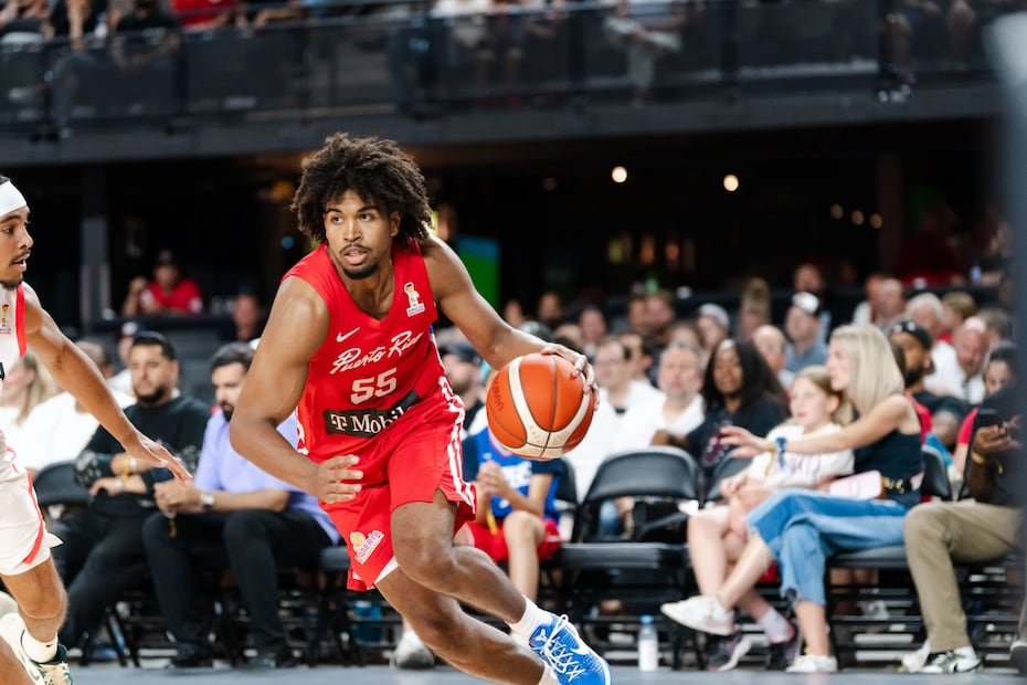 Ethan Thompson, jugó con los Pacers en la temporada pasada, encestó 14.